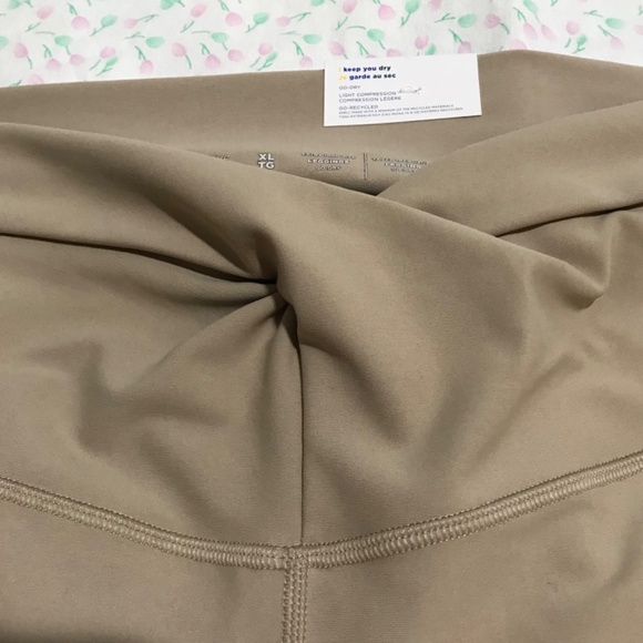NWT Old Navy Extra High-Waisted PowerSoft Twist-Front Leggings XL Savanna Grass - Picture 12 of 16